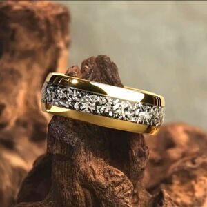 Unisex engagement ring sz 9